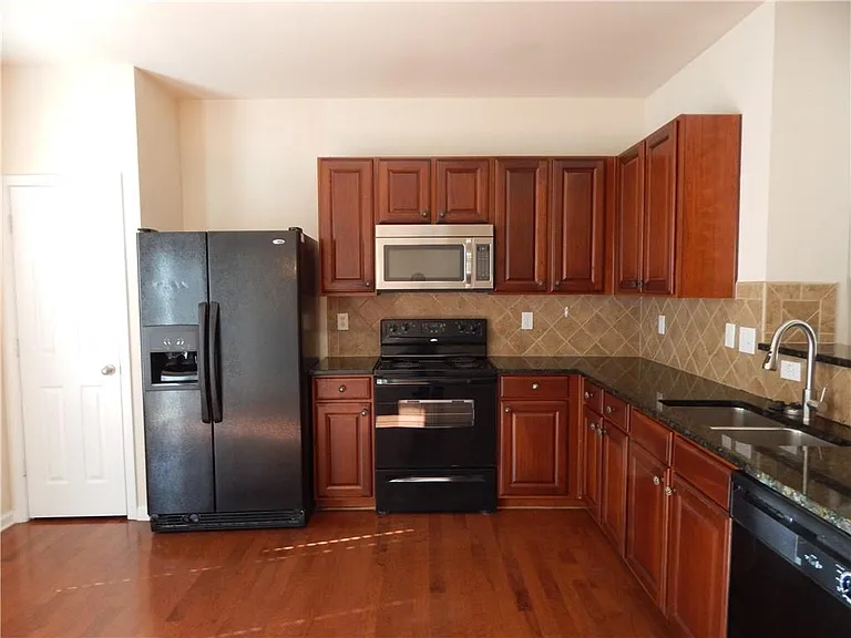 2199 Landing Walk Dr — Photo 25