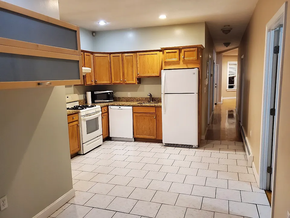 17 Harbor View St #3