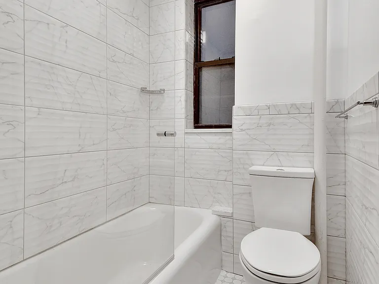 226 E 12th St #1J — Photo 4