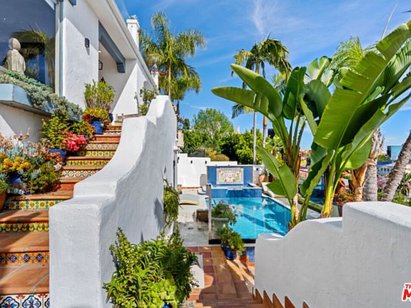 3rd image of 8237 Roxbury Rd