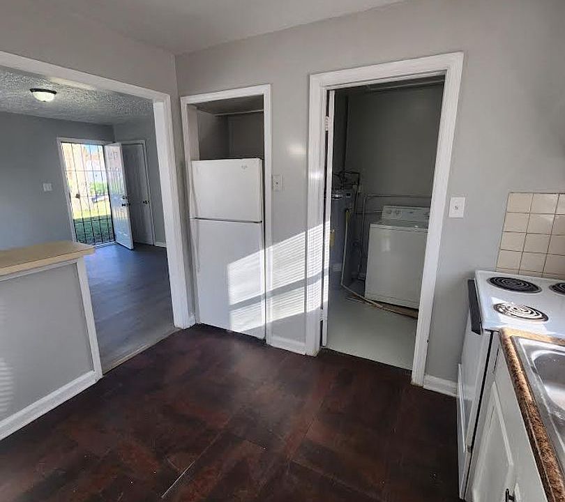 2nd image of 2137 N Admiral Dr
