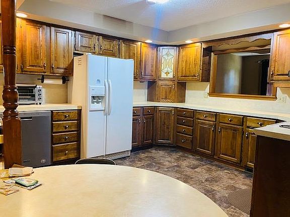 2nd image of 905 Safford Ave