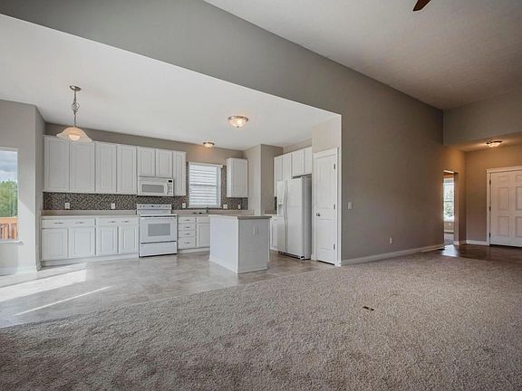 5th image of 813 Holly Farms Dr