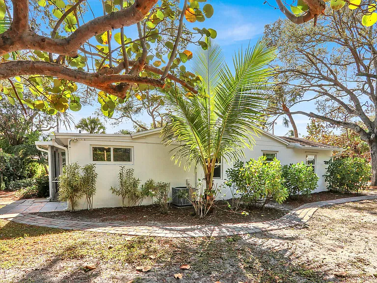 601 Paulina Rd — Photo 32
