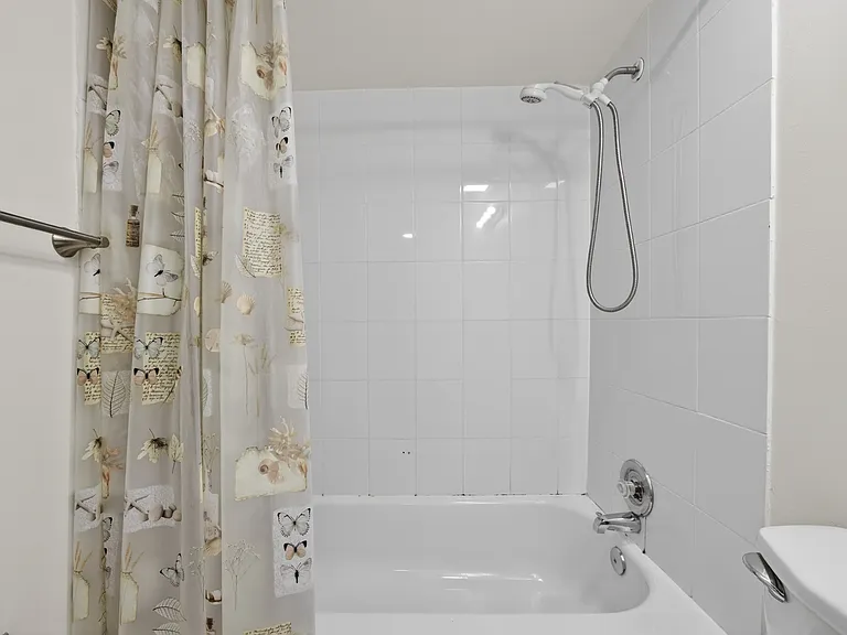 322 Howard Ave — Photo 8