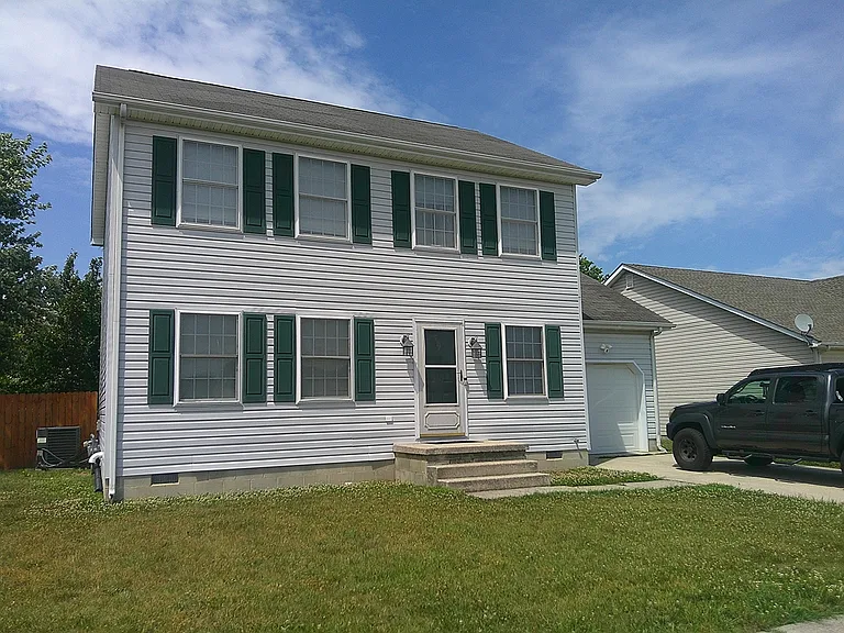209 Ingram St SE — Photo 1