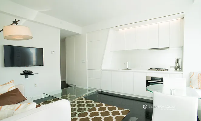 Rented by Silverstone Group USA Corp. | media 30