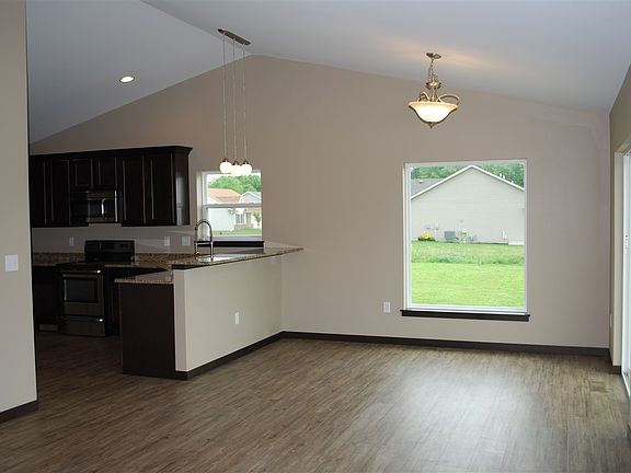 4th image of 620 Fisher Trl