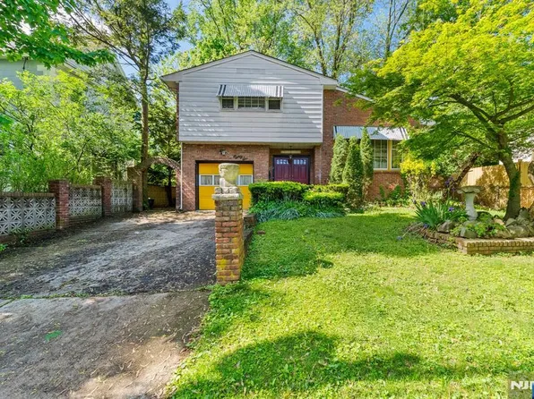 86 Fairview Ave, Teaneck, NJ 07666