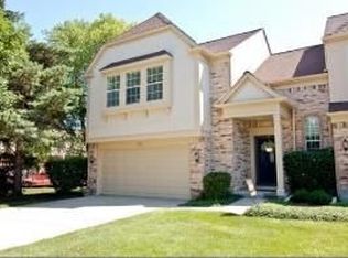101 Versailles Ct, Bloomingdale, IL 60108