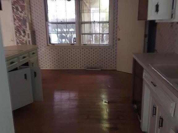 3rd image of 534 Weatherford Rd