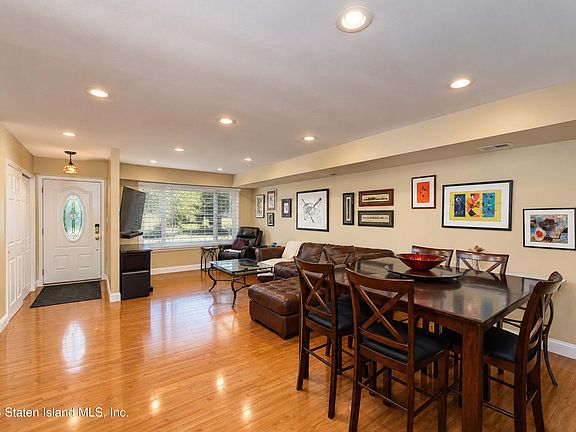 3rd image of 30 Sutton Pl