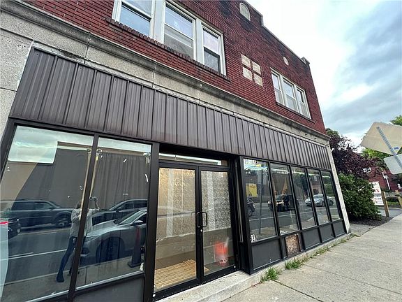 3rd image of 818 Dewey Ave