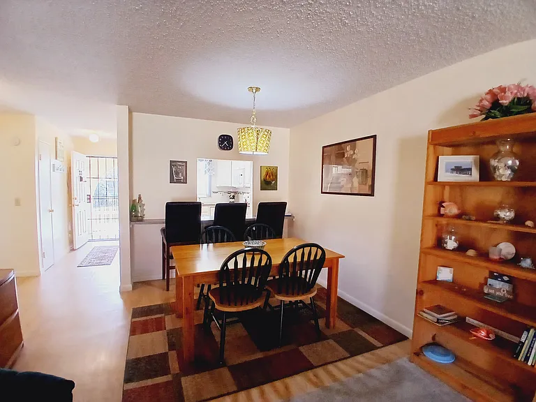 Dining Area and Breakfast Bar