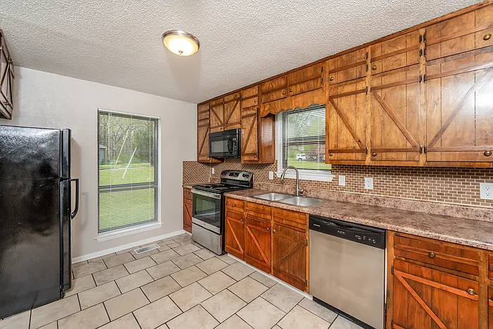 4390 Stone Ridge Cir — Photo 6