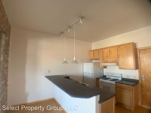 5th image of 624 E Ogden Ave APT 402