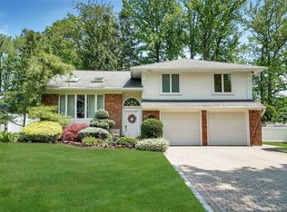 34 Sugar Maple Dr, Roslyn, NY 11576