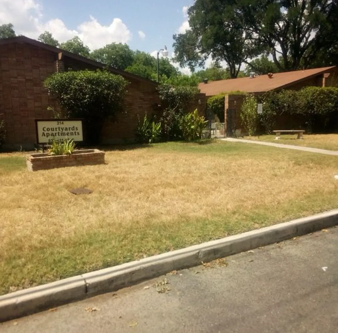214 Rosewood Ave — Photo 1