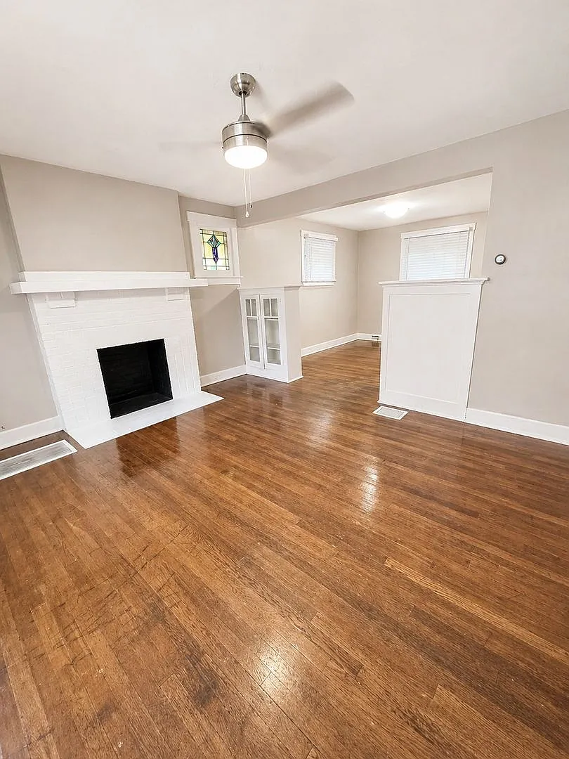 Mt. Lebanon Duplex for Rent with Front and Back Porch * Pet Friendly Apartment * Walk to the T * ... — Photo 2