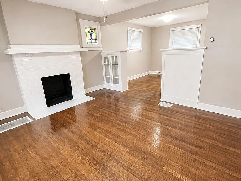 748-758 Shady Dr E — Photo 3