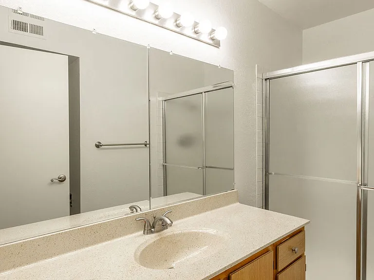 Cambridge Court Townhomes — Photo 23