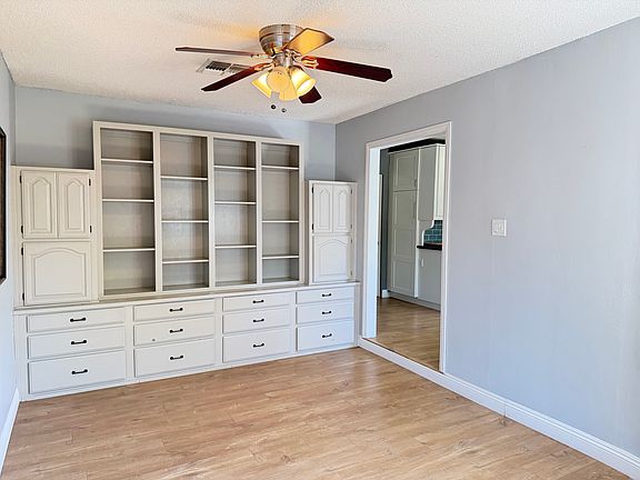 5th image of 3024 Linden Ave