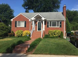 2626 John Marshall Dr, Arlington, VA 22207