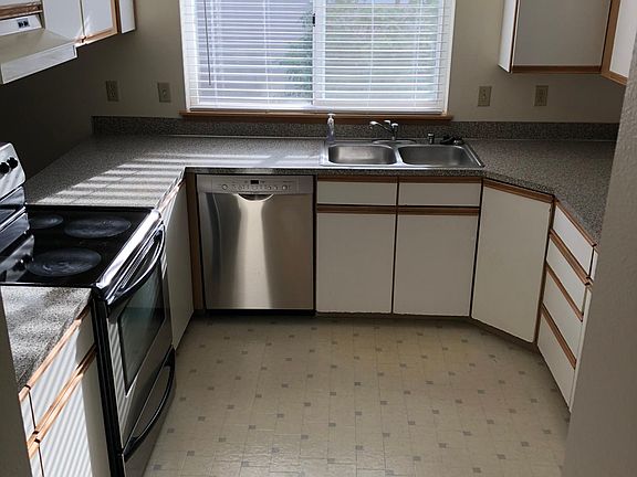 2nd image of 1919 Westridge Ave W