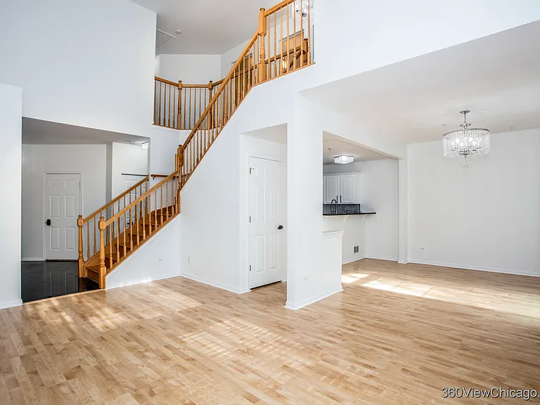 2140 Yale Cir — Photo 5