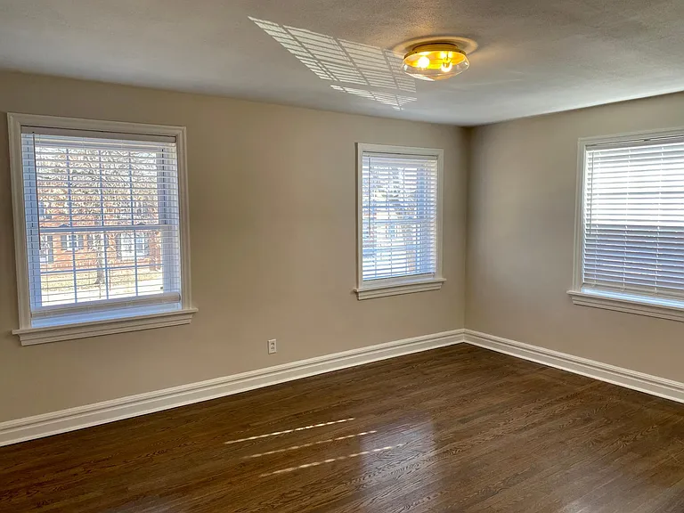 1031 Sanford Ave — Photo 12