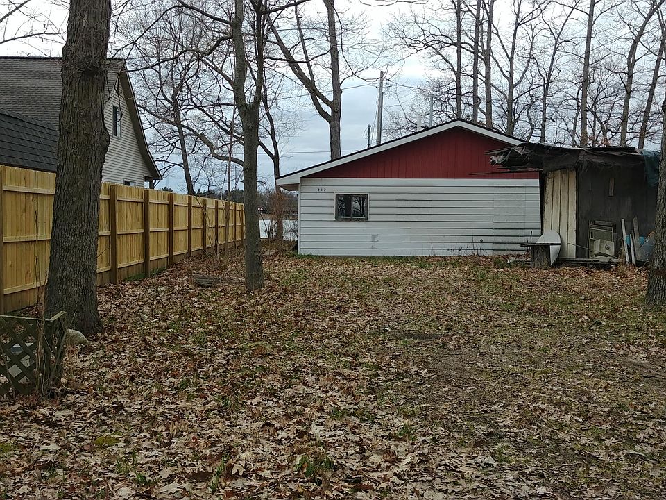 2nd image of 212 Lincoln St