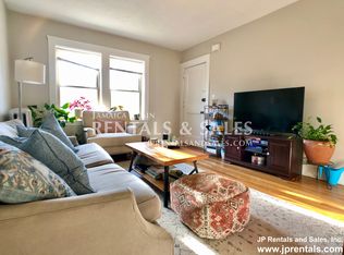 136 Arborway #2, Jamaica Plain, MA 02130