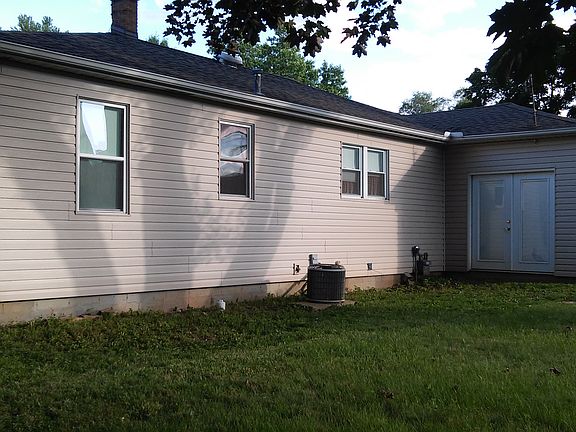 4th image of 1125 S Schmidt Ave