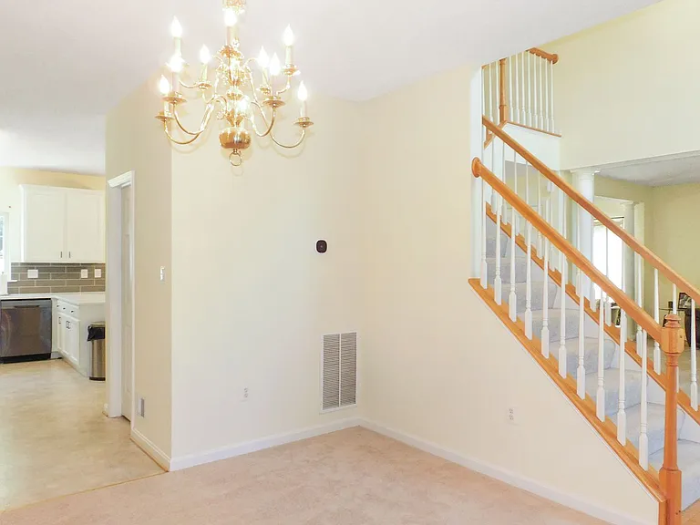 102 Powhatan Ct — Photo 15