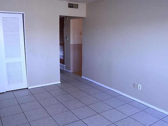 5th image of 801 Southwell Ln