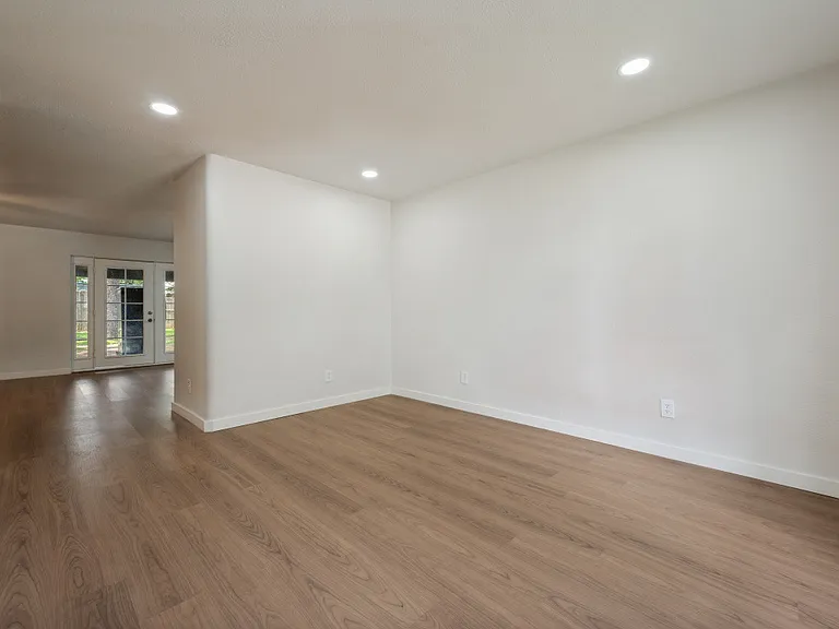 1025 Kingston Dr — Photo 6