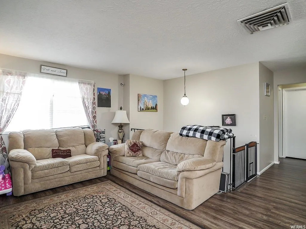 2 bed, 986 sqft, $1,195 — Photo 2