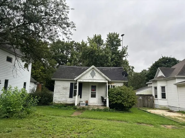 205 E Green St, Roberts, IL 60962
