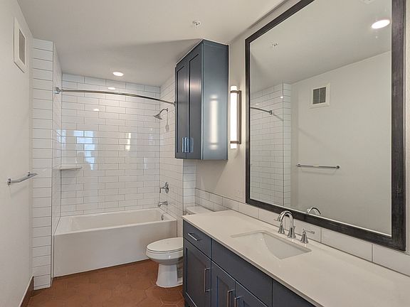 5th image of 13501 Lyndhurst St #223