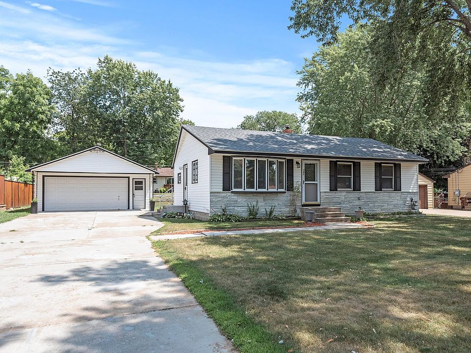 1st image of 581 Willow Ln