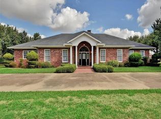 38 Park Place Dr, Gonzales, TX 78629