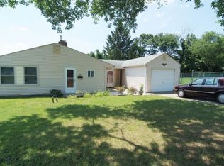 122 Birch Dr, Levittown, PA 19054