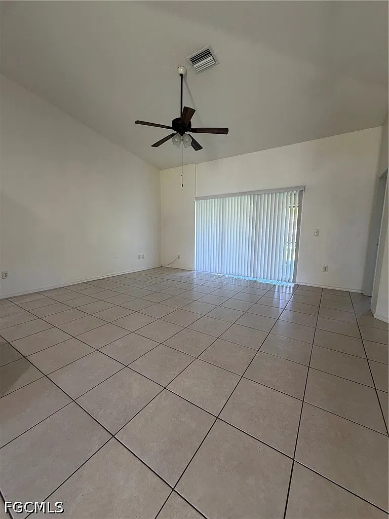 2 bed, 2.0 bath, 1072 sqft, $1,395 — Photo 4