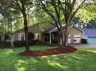 10910 Spotted Pony Trl, Johns Creek, GA 30022