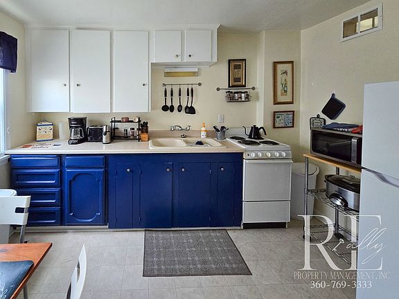 5th image of 1215 Burwell St E