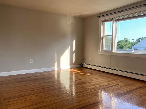 3rd image of 65 Vanner St Floor 2