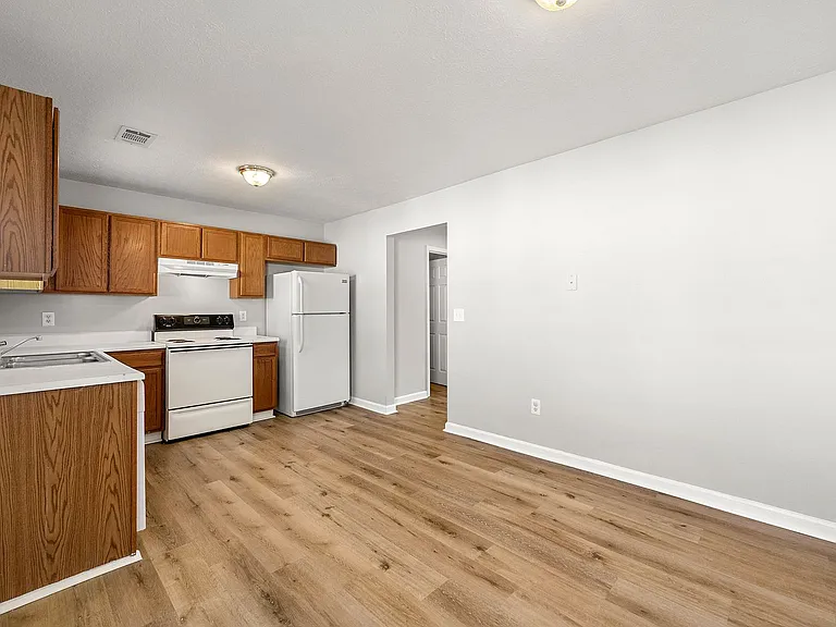 Westshire Townhomes — Photo 10