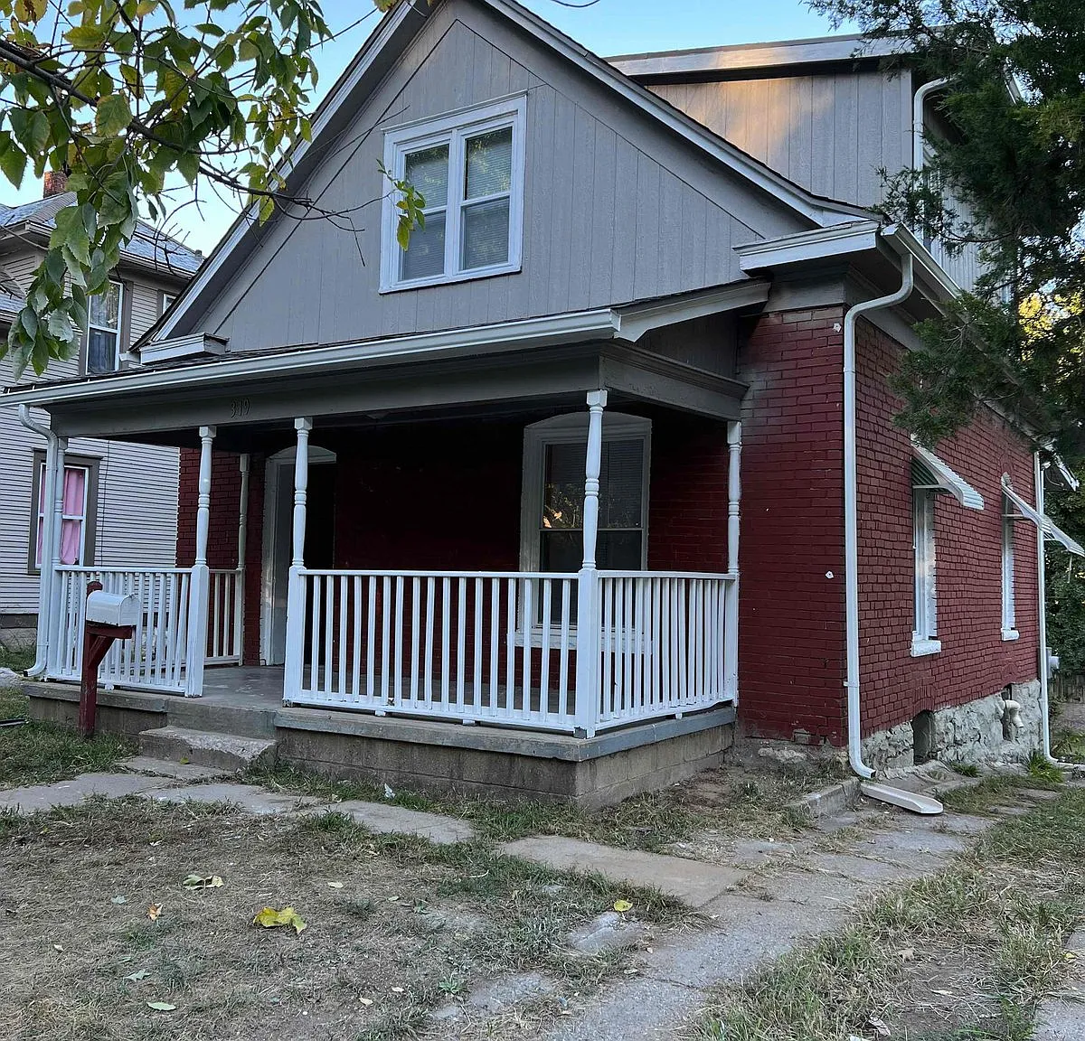 3 bed, 1.0 bath, 1320 sqft, $1,097 — Photo 1