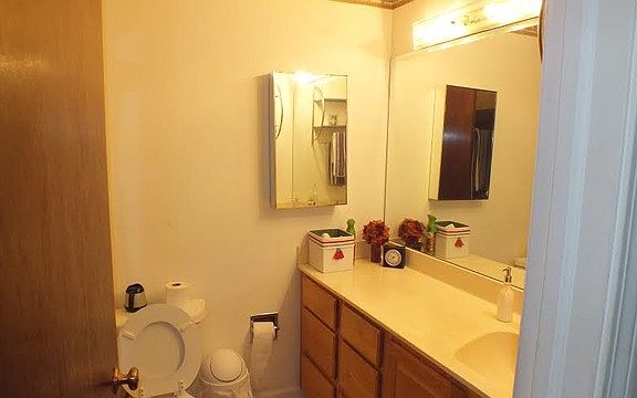 3rd image of 1022 Lakeland Ct #1BL