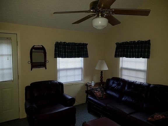4th image of 221 Culberson Ln